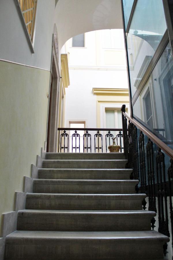 Dimora De Brado Bed and Breakfast Trani Esterno foto
