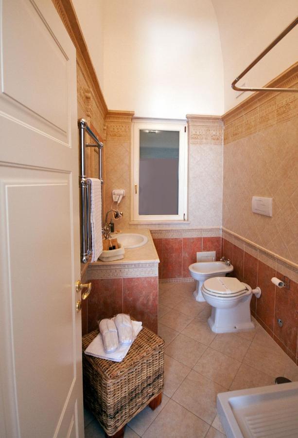 Dimora De Brado Bed and Breakfast Trani Esterno foto