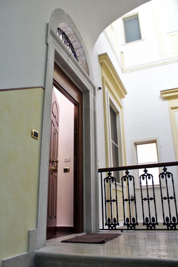 Dimora De Brado Bed and Breakfast Trani Esterno foto